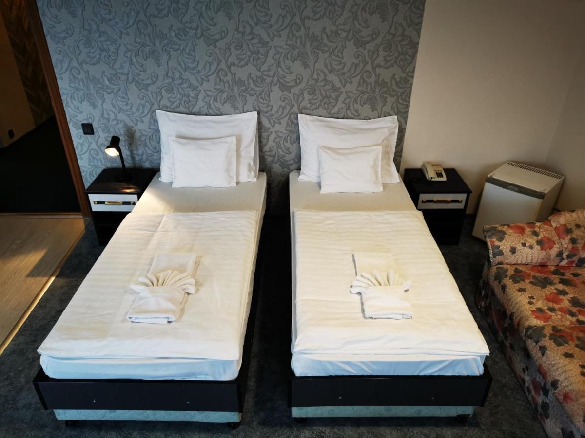 Patyi Etterem Es Hotel Bögöte Exteriör bild