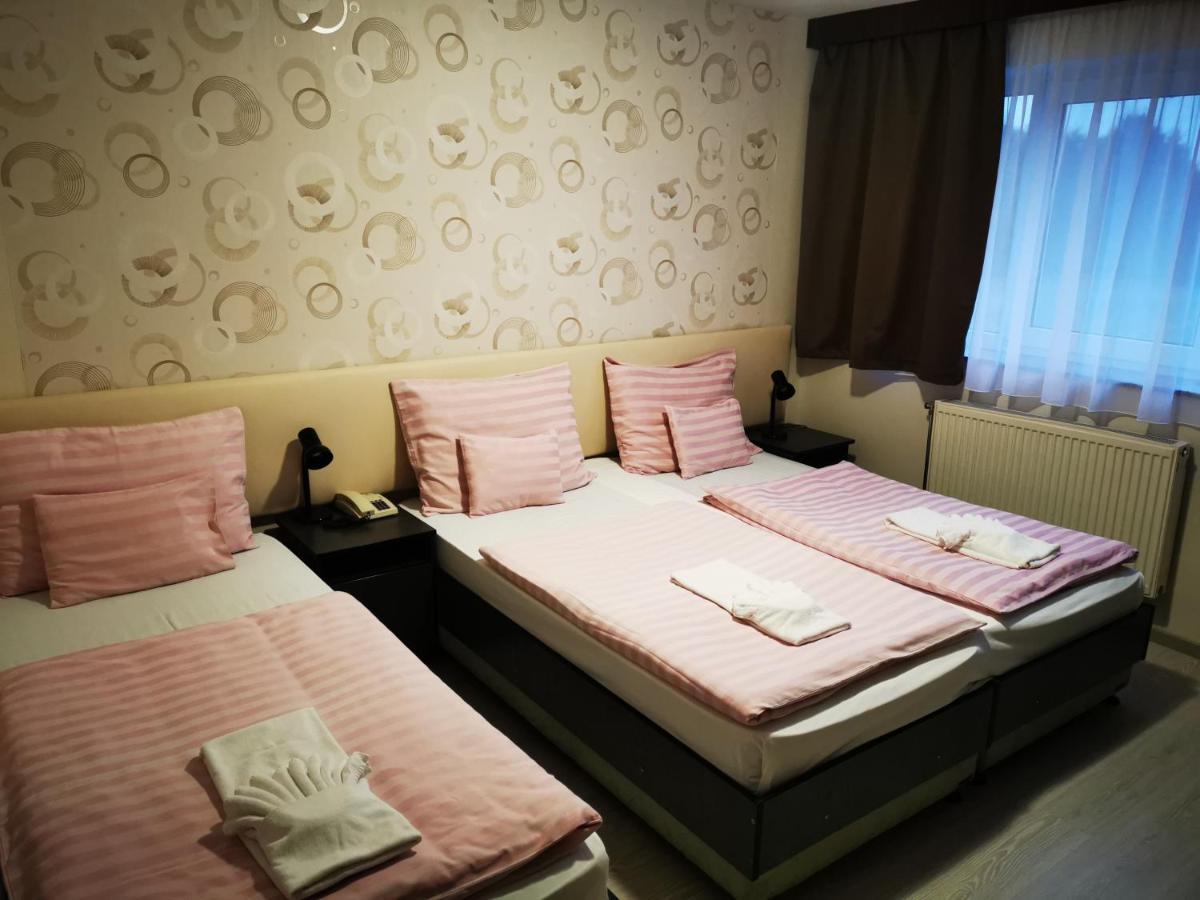 Patyi Etterem Es Hotel Bögöte Exteriör bild