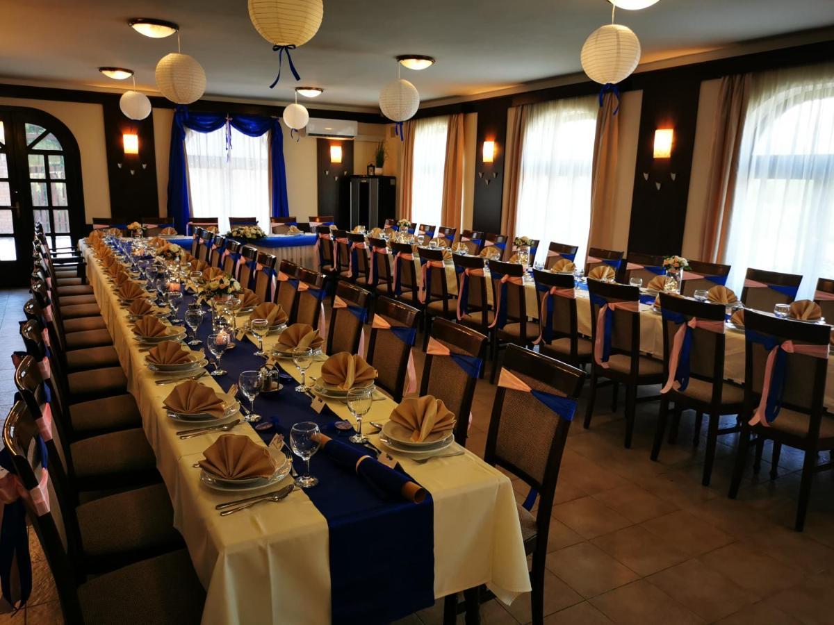 Patyi Etterem Es Hotel Bögöte Exteriör bild