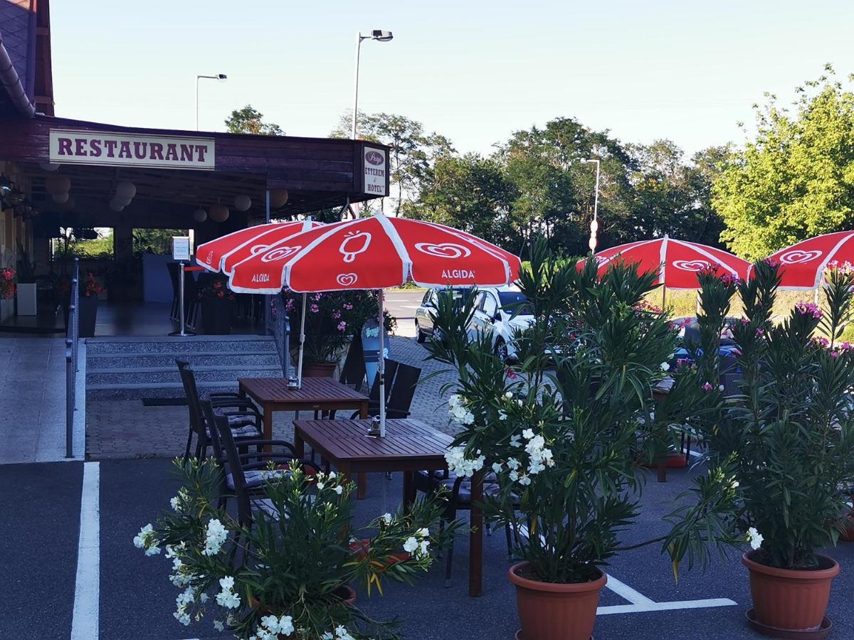 Patyi Etterem Es Hotel Bögöte Exteriör bild