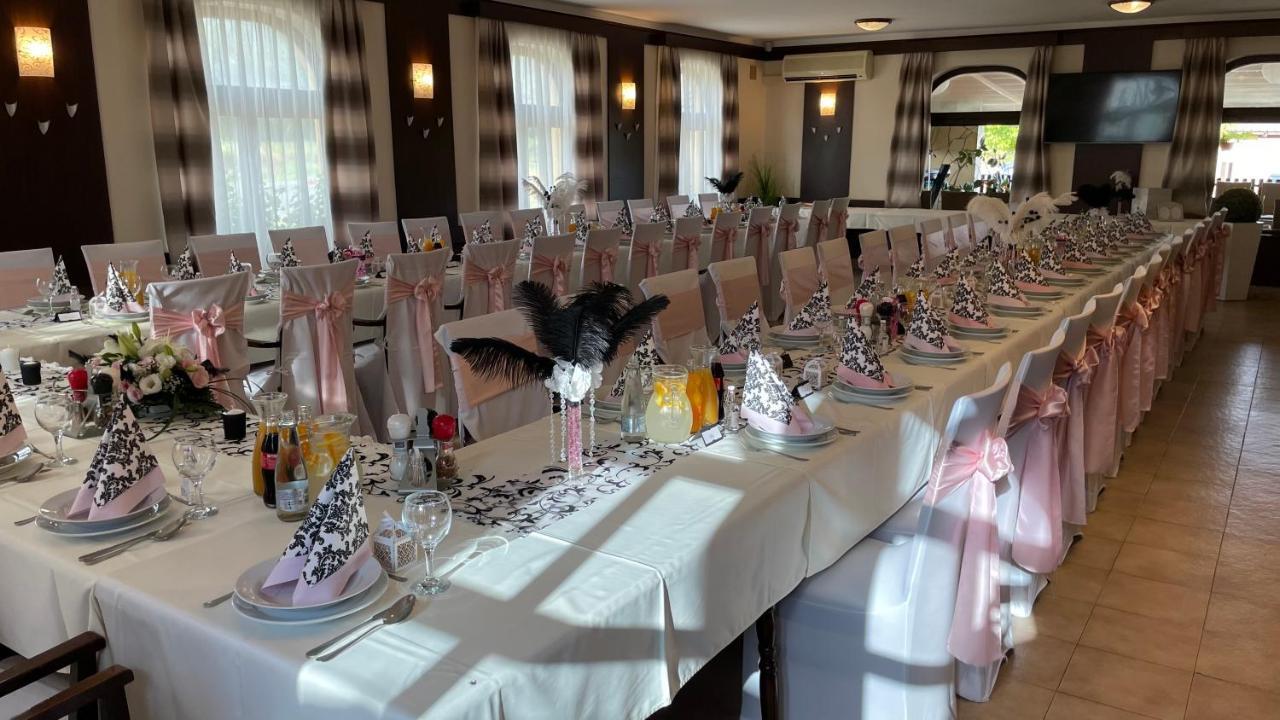Patyi Etterem Es Hotel Bögöte Exteriör bild