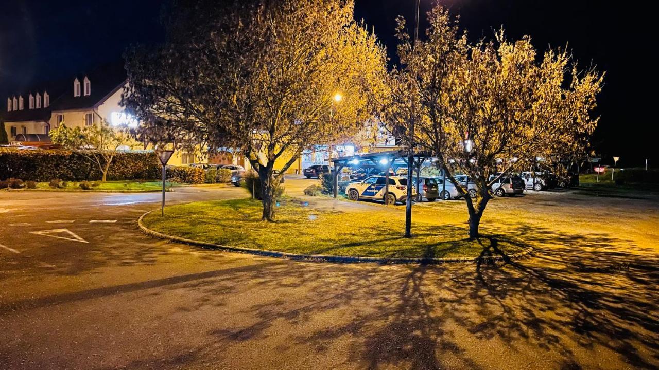 Patyi Etterem Es Hotel Bögöte Exteriör bild
