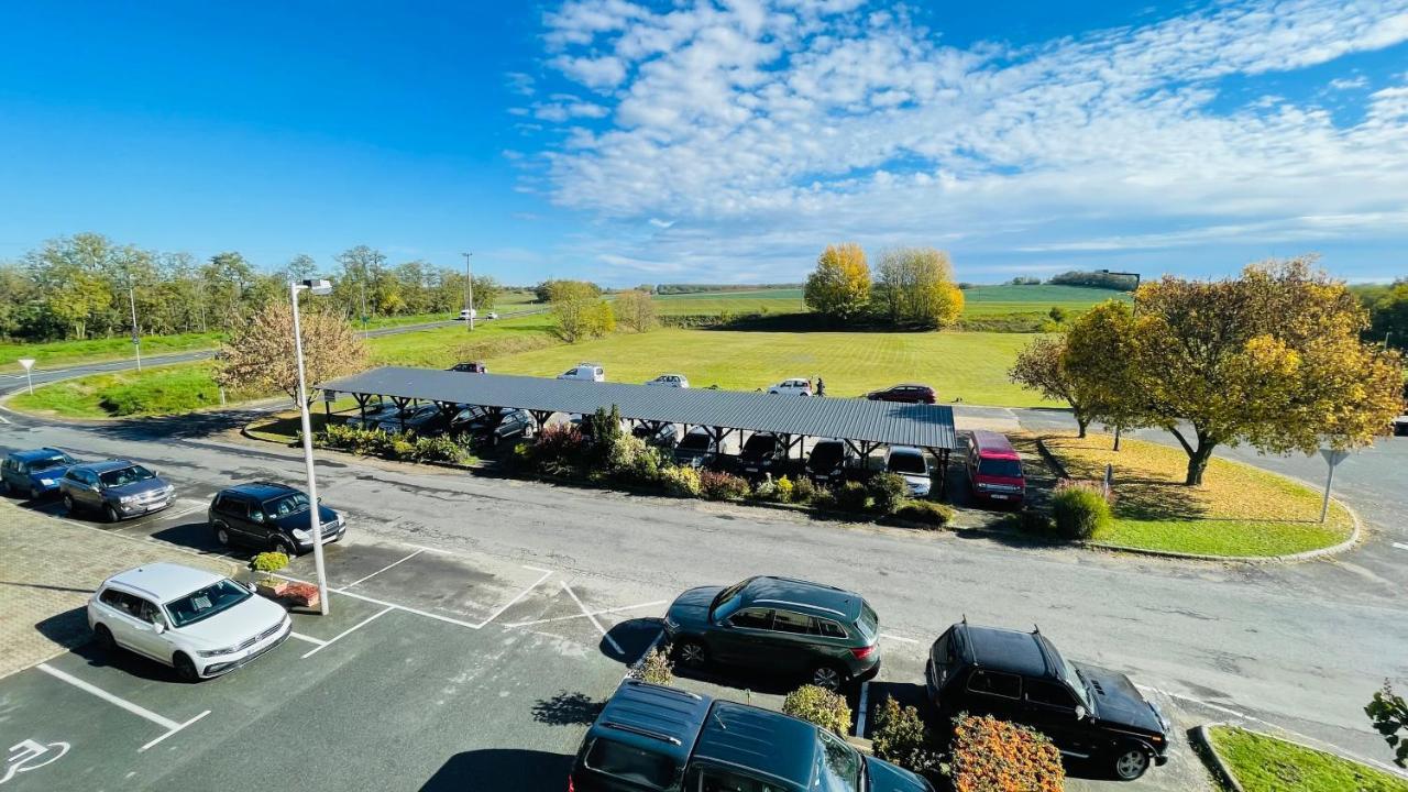 Patyi Etterem Es Hotel Bögöte Exteriör bild