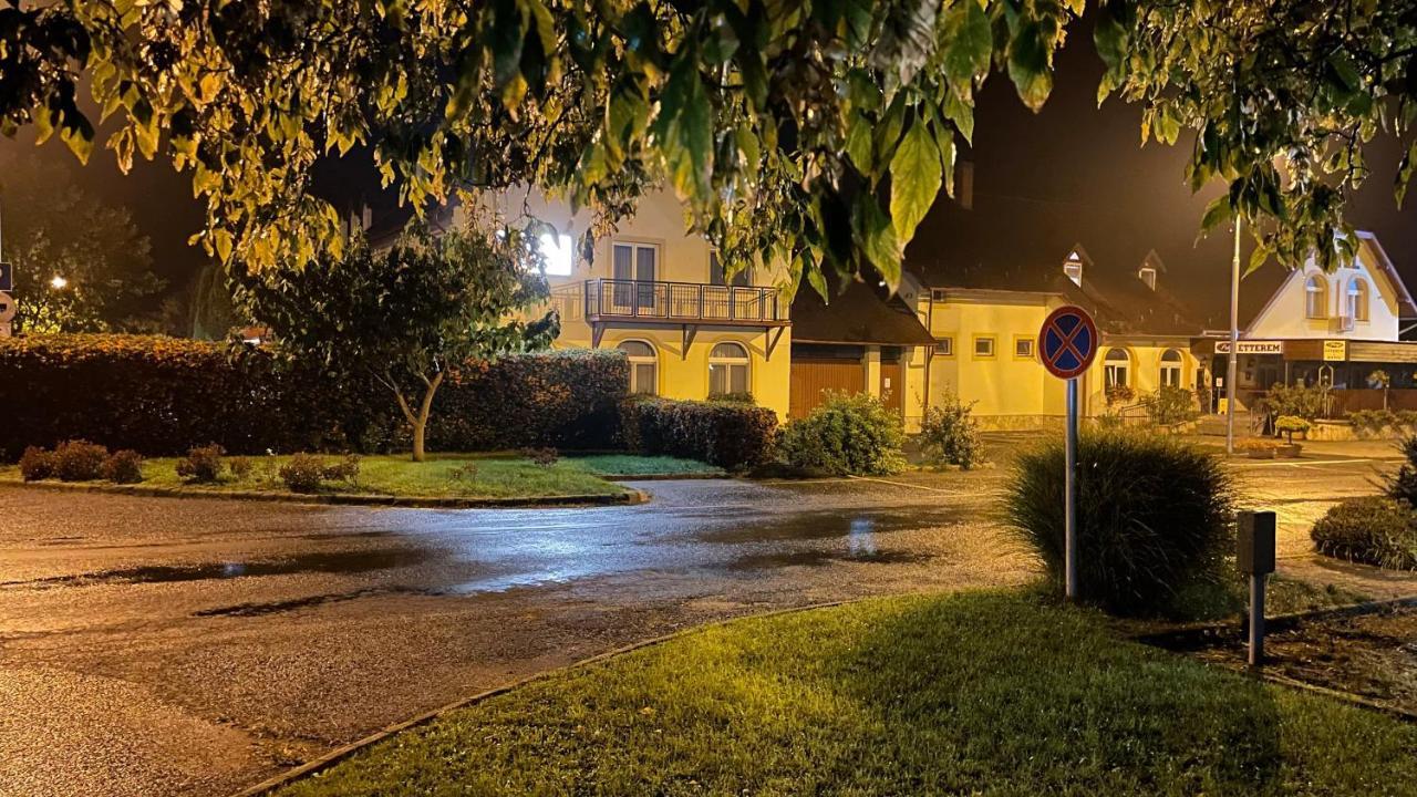 Patyi Etterem Es Hotel Bögöte Exteriör bild