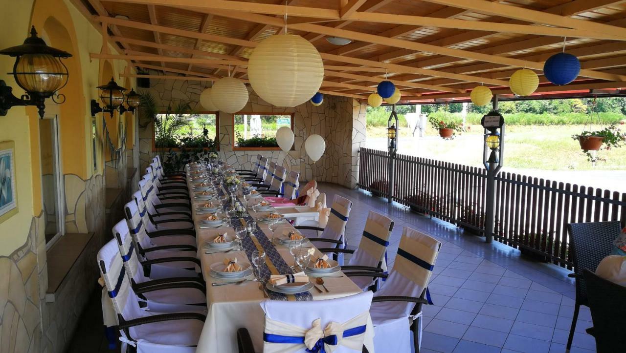 Patyi Etterem Es Hotel Bögöte Exteriör bild