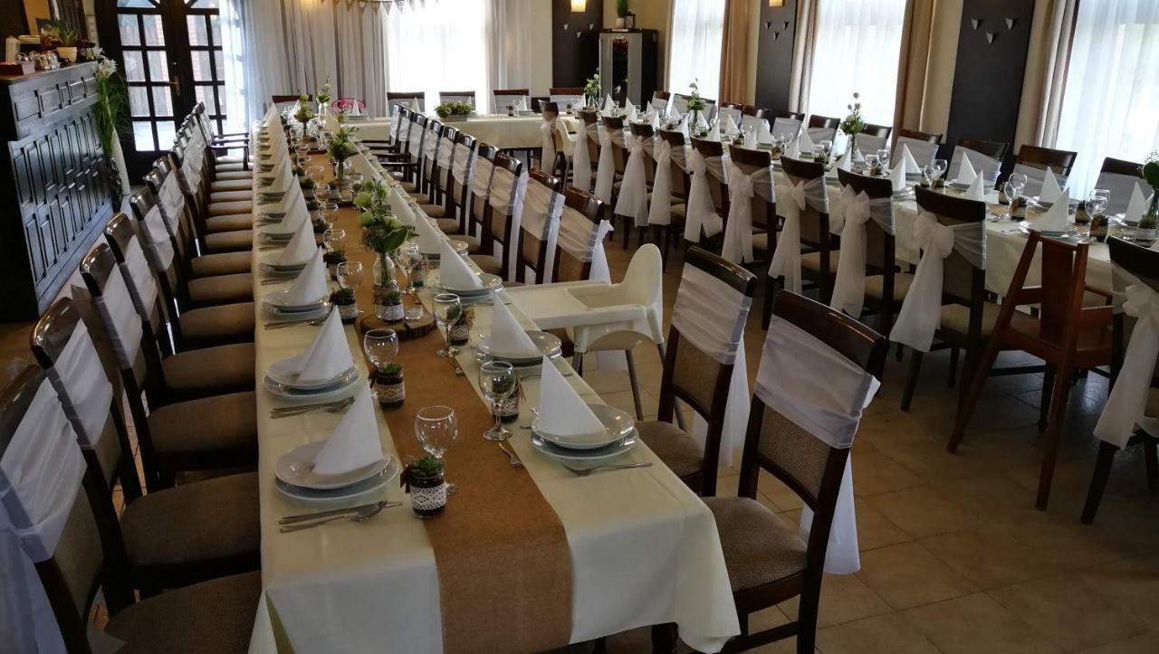 Patyi Etterem Es Hotel Bögöte Exteriör bild