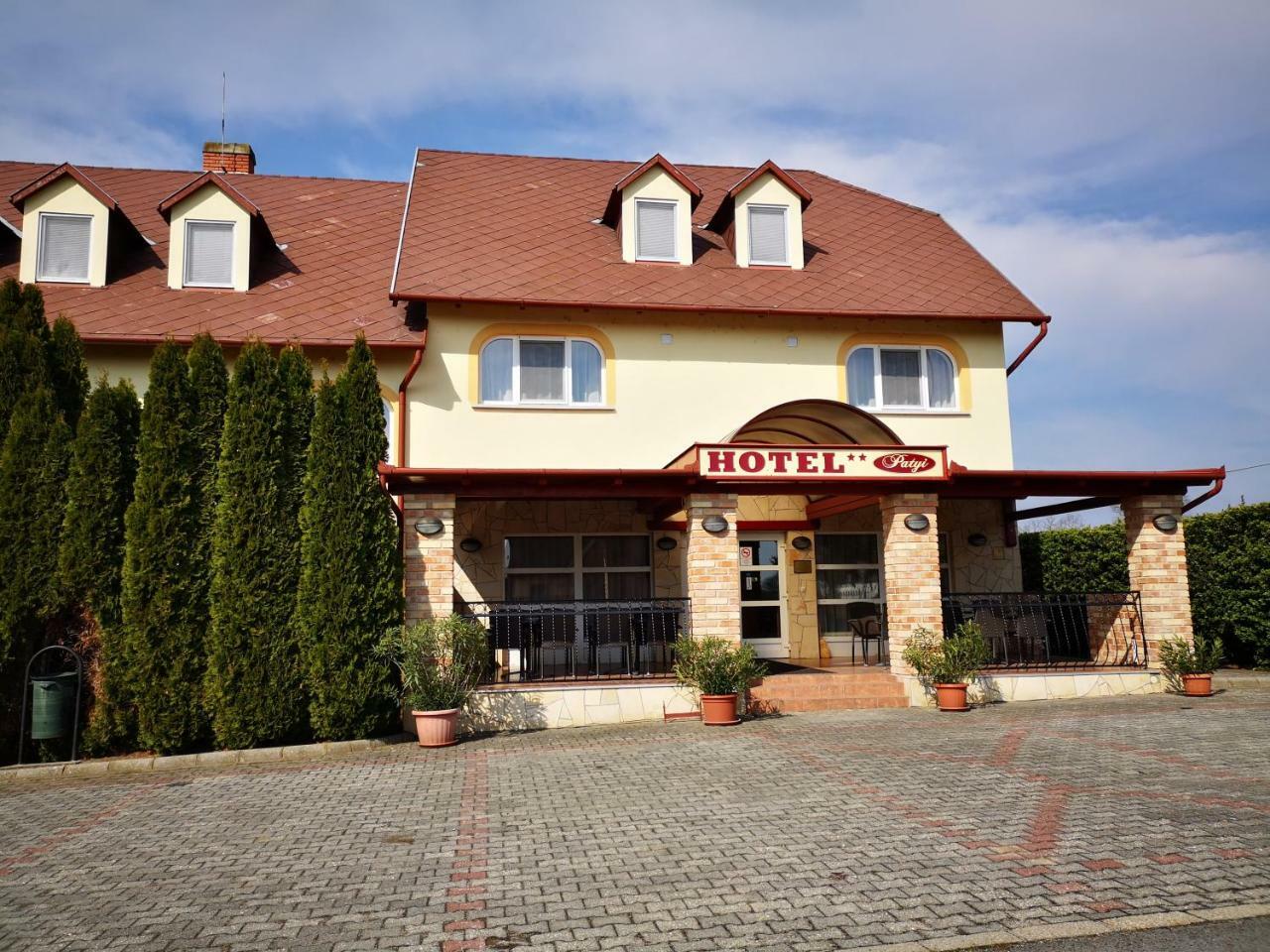 Patyi Etterem Es Hotel Bögöte Exteriör bild